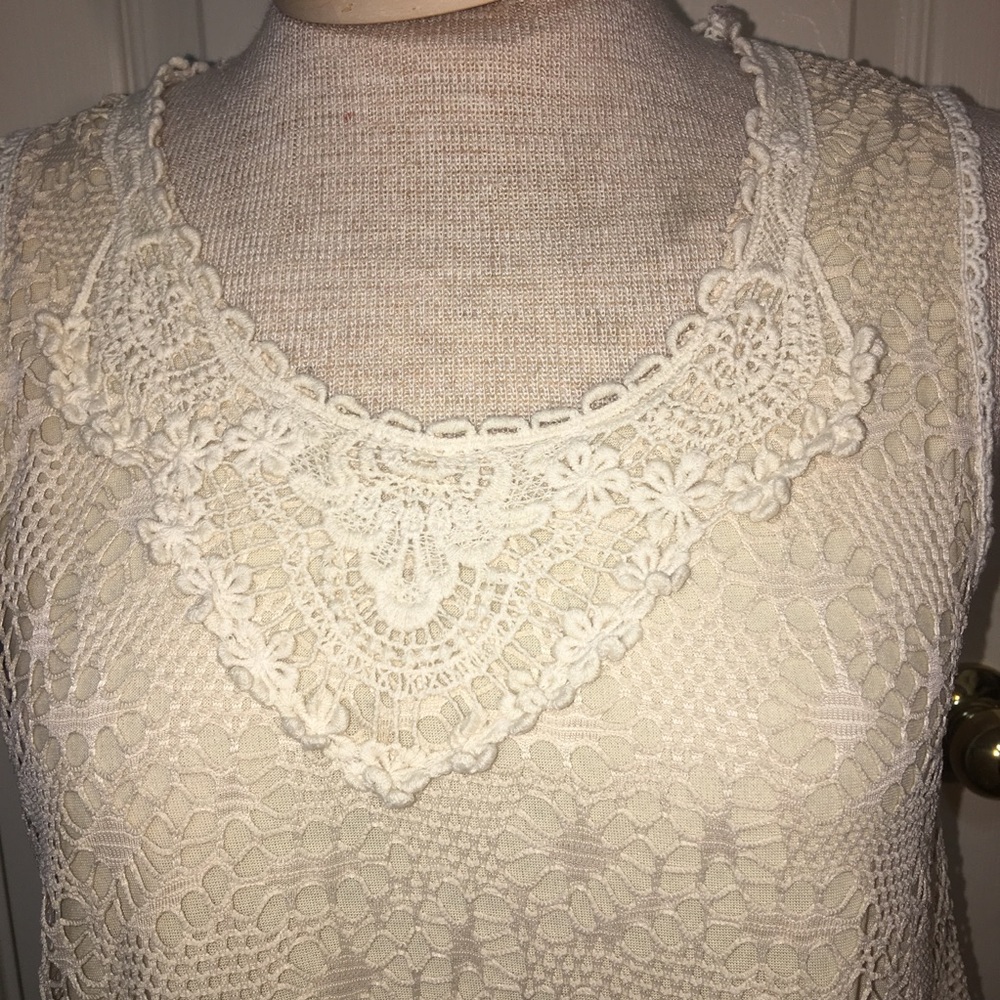 Nanako Beige Sleeveless Lace Victorian Dress - Picture 4 of 6
